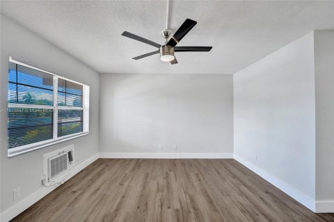 Condo in Fort Lauderdale, Florida, 1 bedroom  № 1796260 - photo 17
