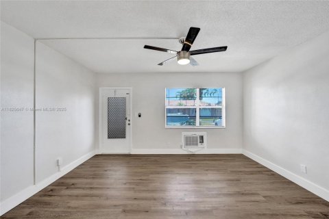 Condo in Fort Lauderdale, Florida, 1 bedroom  № 1796260 - photo 15