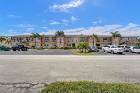 Condo in Fort Lauderdale, Florida, 1 bedroom  № 1796260 - photo 1