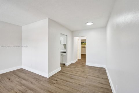 Condo in Fort Lauderdale, Florida, 1 bedroom  № 1796260 - photo 18