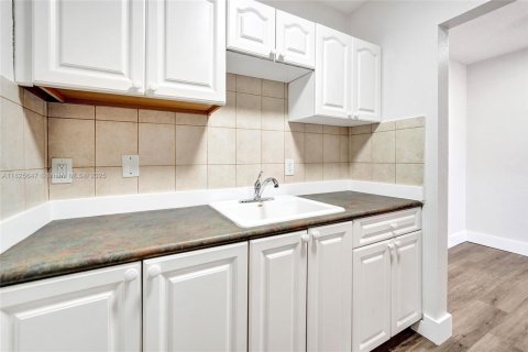 Condo in Fort Lauderdale, Florida, 1 bedroom  № 1796260 - photo 30