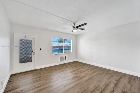 Condo in Fort Lauderdale, Florida, 1 bedroom  № 1796260 - photo 16