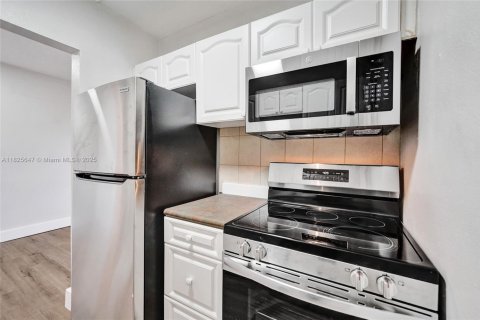 Condo in Fort Lauderdale, Florida, 1 bedroom  № 1796260 - photo 28