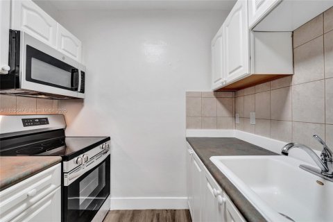 Condo in Fort Lauderdale, Florida, 1 bedroom  № 1796260 - photo 26