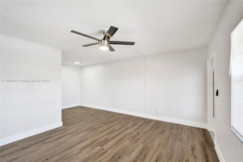 Condo in Fort Lauderdale, Florida, 1 bedroom  № 1796260 - photo 11