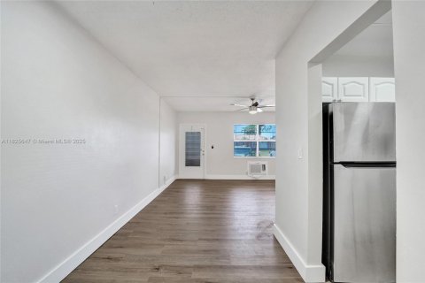 Condo in Fort Lauderdale, Florida, 1 bedroom  № 1796260 - photo 21