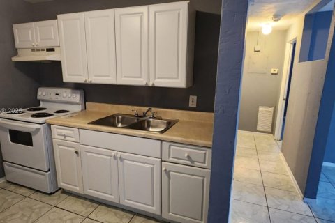 Propiedad comercial en venta en Fort Myers, Florida № 1880118 - foto 12