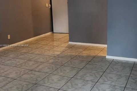 Propiedad comercial en venta en Fort Myers, Florida № 1880118 - foto 7