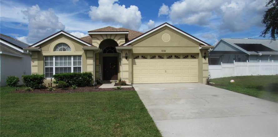 House in Clermont, Florida 3 bedrooms, 160.16 sq.m. № 2395977