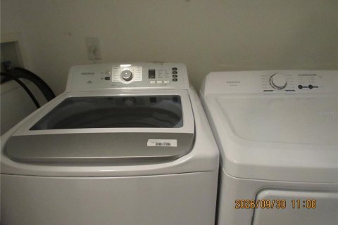 House in Clermont, Florida 3 bedrooms, 160.16 sq.m. № 2395977 - photo 27