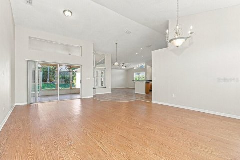 House in Hudson, Florida 3 bedrooms, 188.96 sq.m. № 2393383 - photo 5
