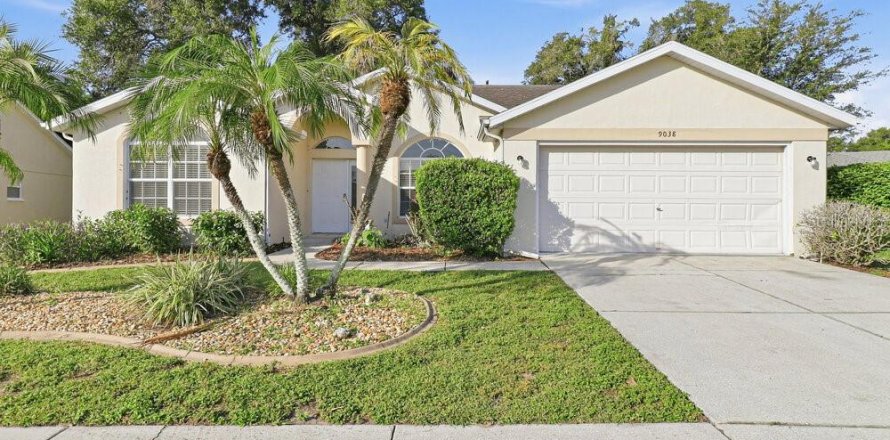 House in Hudson, Florida 3 bedrooms, 188.96 sq.m. № 2393383