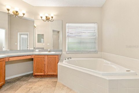 House in Hudson, Florida 3 bedrooms, 188.96 sq.m. № 2393383 - photo 11