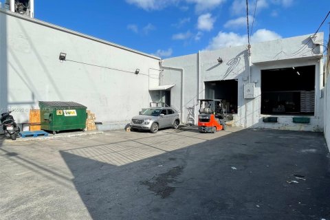 Immobilier commercial à vendre à Miami, Floride № 1832414 - photo 17