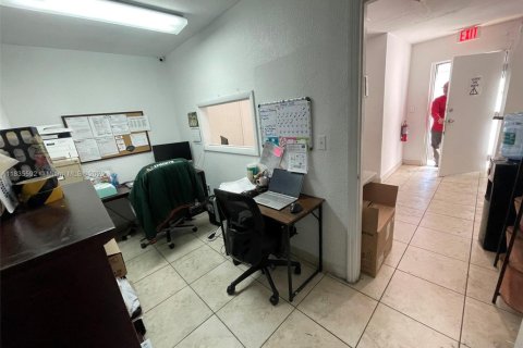 Immobilier commercial à vendre à Miami, Floride № 1832414 - photo 3