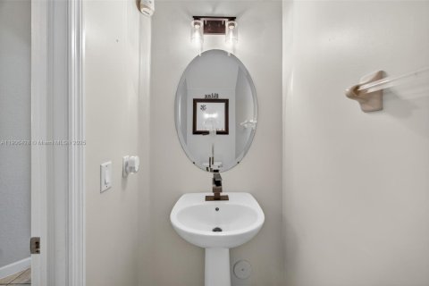 House in Homestead, Florida 3 bedrooms, 227.61 sq.m. № 1957067 - photo 22