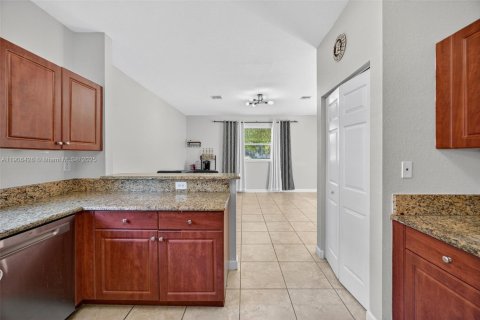 House in Homestead, Florida 3 bedrooms, 227.61 sq.m. № 1957067 - photo 13