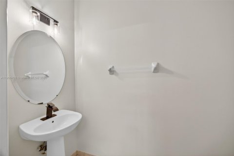 House in Homestead, Florida 3 bedrooms, 227.61 sq.m. № 1957067 - photo 21