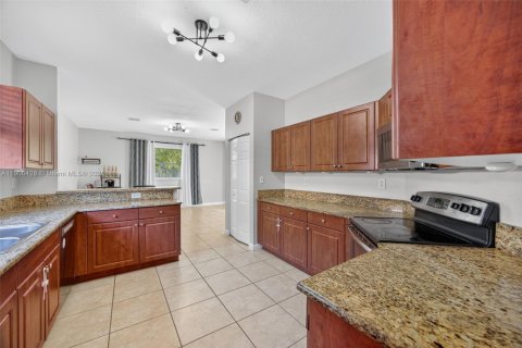 House in Homestead, Florida 3 bedrooms, 227.61 sq.m. № 1957067 - photo 12