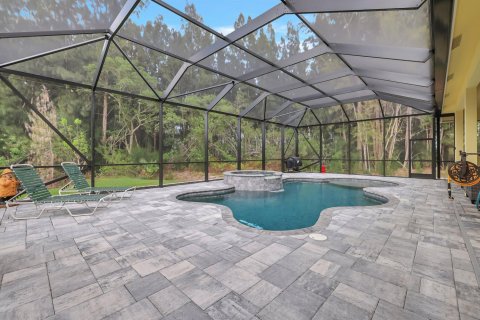 House in Fort Pierce, Florida 4 bedrooms, 232.72 sq.m. № 1180573 - photo 1