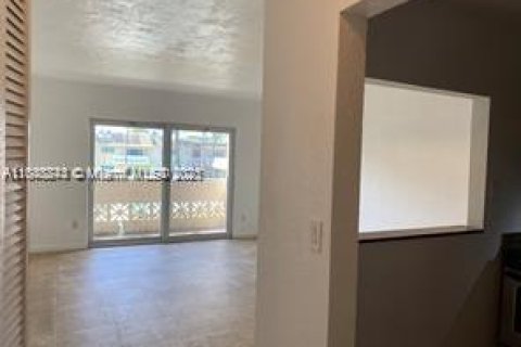 Condo in Palmetto Bay, Florida, 1 bedroom  № 1858624 - photo 3