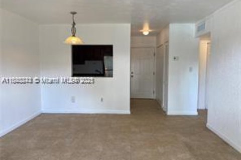 Condo in Palmetto Bay, Florida, 1 bedroom  № 1858624 - photo 4