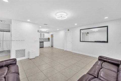 Villa ou maison à vendre à Miramar, Floride: 4 chambres, 125.42 m2 № 1966736 - photo 14