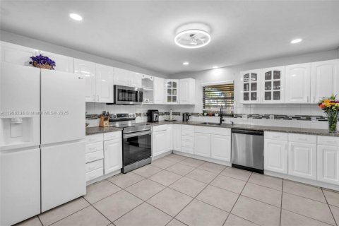 Villa ou maison à vendre à Miramar, Floride: 4 chambres, 125.42 m2 № 1966736 - photo 9