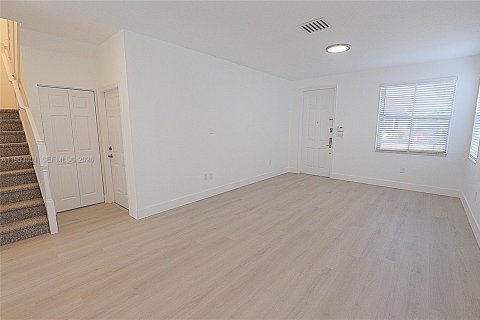 Adosado en alquiler en Miami, Florida, 4 dormitorios, 198.63 m2 № 2007840 - foto 22