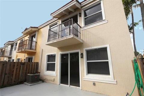 Adosado en alquiler en Miami, Florida, 4 dormitorios, 198.63 m2 № 2007840 - foto 16