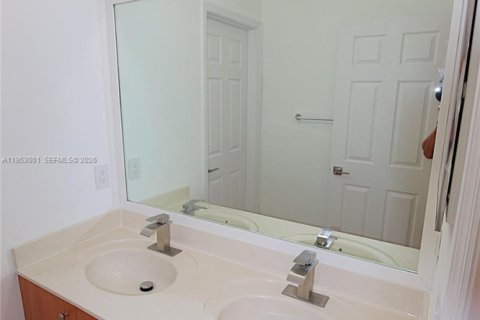 Adosado en alquiler en Miami, Florida, 4 dormitorios, 198.63 m2 № 2007840 - foto 30