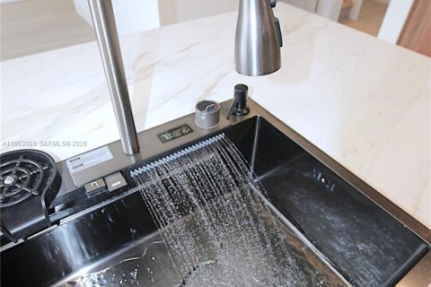 Adosado en alquiler en Miami, Florida, 4 dormitorios, 198.63 m2 № 2007840 - foto 12