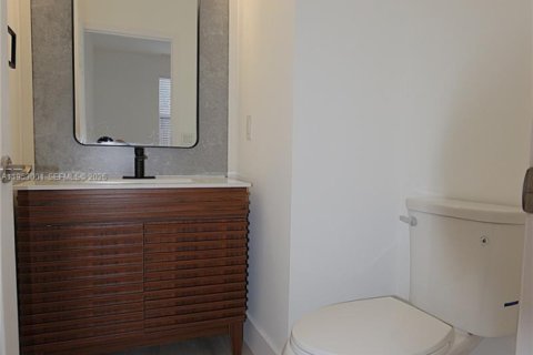 Adosado en alquiler en Miami, Florida, 4 dormitorios, 198.63 m2 № 2007840 - foto 19