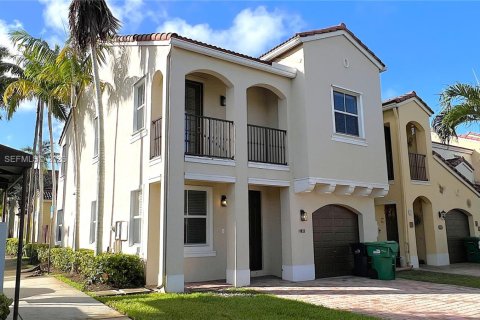 Adosado en alquiler en Miami, Florida, 4 dormitorios, 198.63 m2 № 2007840 - foto 2