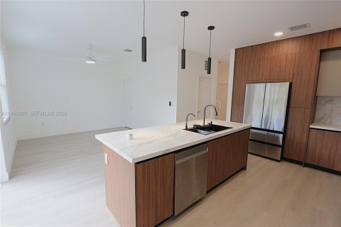 Adosado en alquiler en Miami, Florida, 4 dormitorios, 198.63 m2 № 2007840 - foto 7