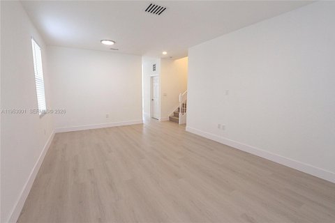 Adosado en alquiler en Miami, Florida, 4 dormitorios, 198.63 m2 № 2007840 - foto 21