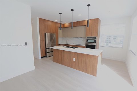 Adosado en alquiler en Miami, Florida, 4 dormitorios, 198.63 m2 № 2007840 - foto 8