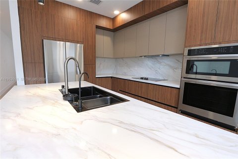 Adosado en alquiler en Miami, Florida, 4 dormitorios, 198.63 m2 № 2007840 - foto 13