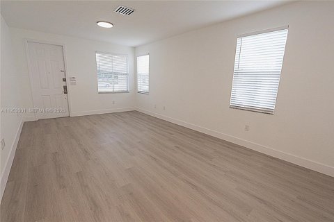 Adosado en alquiler en Miami, Florida, 4 dormitorios, 198.63 m2 № 2007840 - foto 5