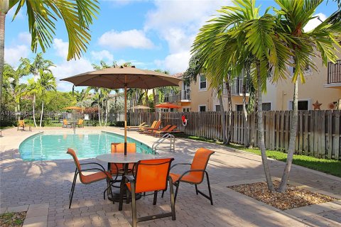 Adosado en alquiler en Miami, Florida, 4 dormitorios, 198.63 m2 № 2007840 - foto 4