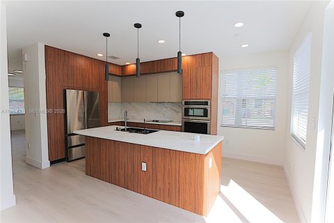 Adosado en alquiler en Miami, Florida, 4 dormitorios, 198.63 m2 № 2007840 - foto 9