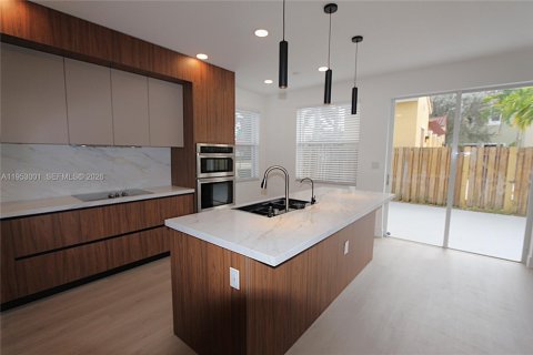 Adosado en alquiler en Miami, Florida, 4 dormitorios, 198.63 m2 № 2007840 - foto 11