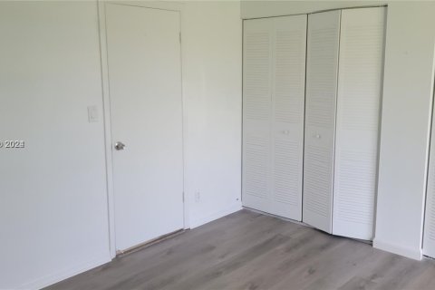 Condo in Sunrise, Florida, 1 bedroom  № 1732104 - photo 8