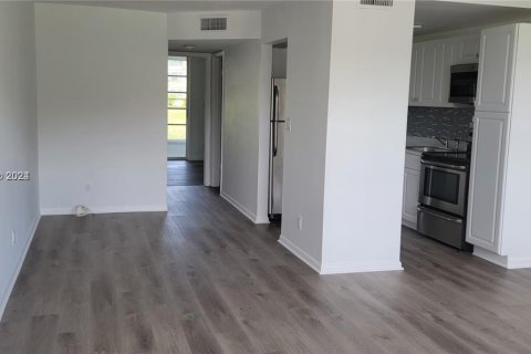 Condo in Sunrise, Florida, 1 bedroom  № 1732104 - photo 1