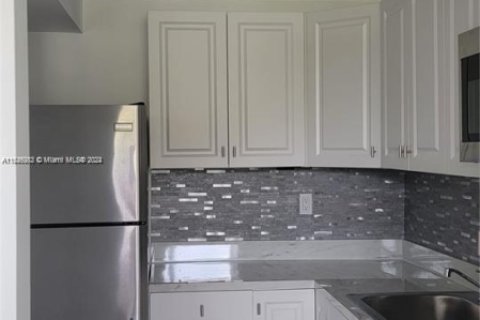 Condo in Sunrise, Florida, 1 bedroom  № 1732104 - photo 4