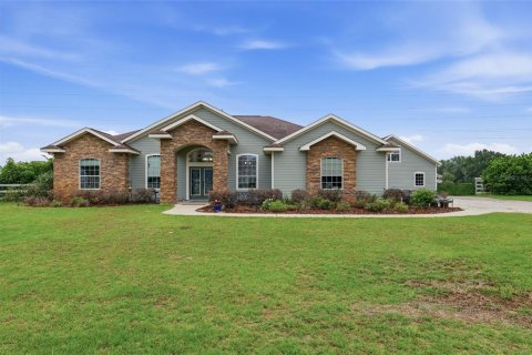 House in High Springs, Florida 4 bedrooms, 195.37 sq.m. № 2101691 - photo 2
