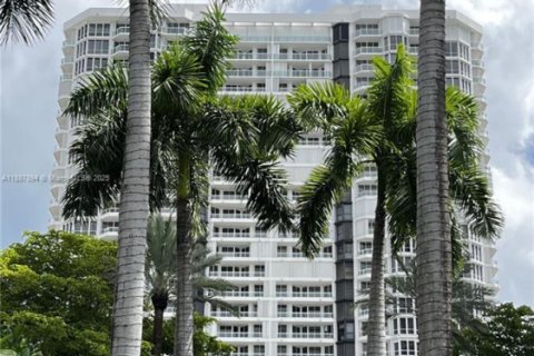 Condo in Aventura, Florida, 2 bedrooms № 1944457 - photo 30