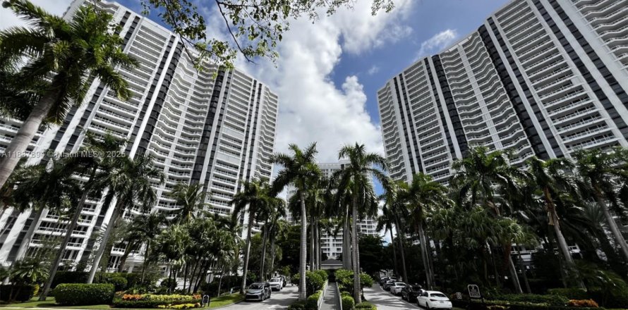 Condo in Aventura, Florida, 2 bedrooms № 1944457