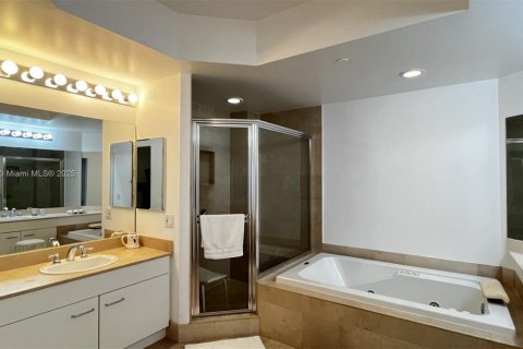 Condo in Aventura, Florida, 2 bedrooms № 1944457 - photo 22