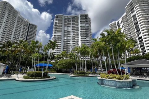 Condo in Aventura, Florida, 2 bedrooms № 1944457 - photo 28